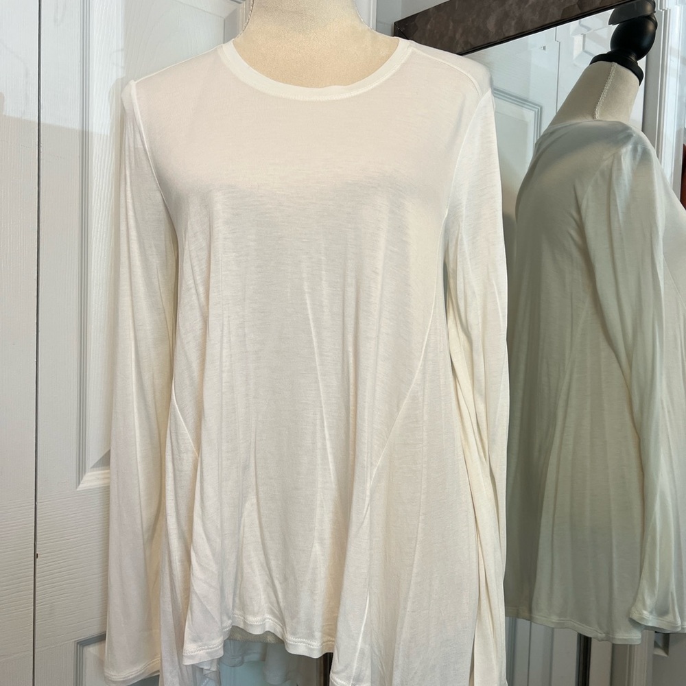 BCBGMaxAzria Cream Long Sleeve Blouse Relaxed Fit